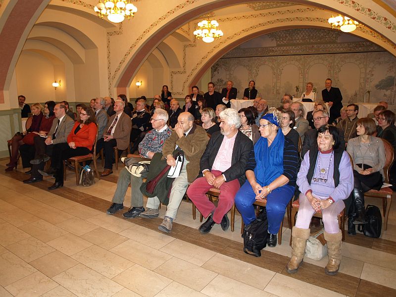 Blick in den von Teilnehmern gefüllten Leharsaal des Wiener Rathauskellers