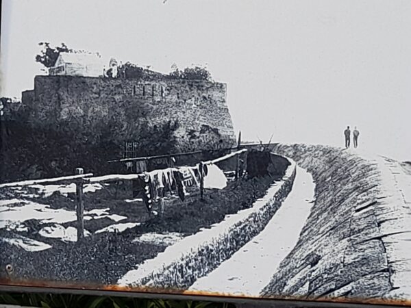 Ab 1801 stand das napoleonische Fort an der Lagunenfront von Grado, ab 1903 die an seiner Stelle errichtete Pension Fortino (Foto: Susanne Claudine Pils)