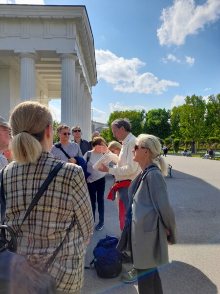 Exkursion durch den Volksgarten mit Dr. Christian Hlavac (Foto: Susanne Claudine Pils)