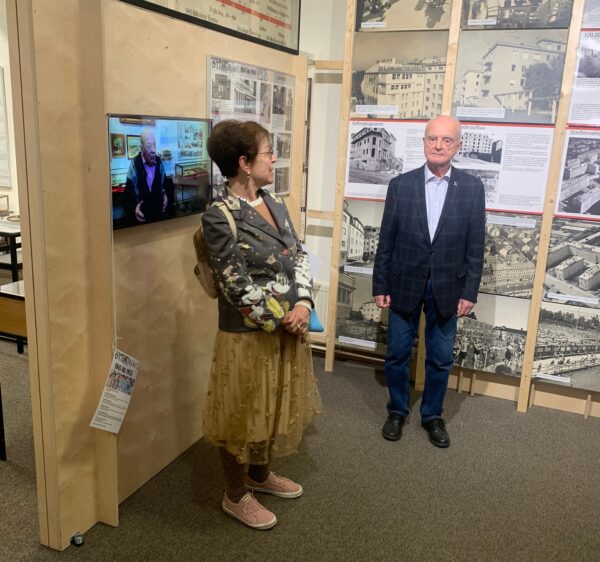 DI Dr. Jochen Müller mit Dr.in Susanne Kresja MacManus) (Foto: Alfred Paleczny)